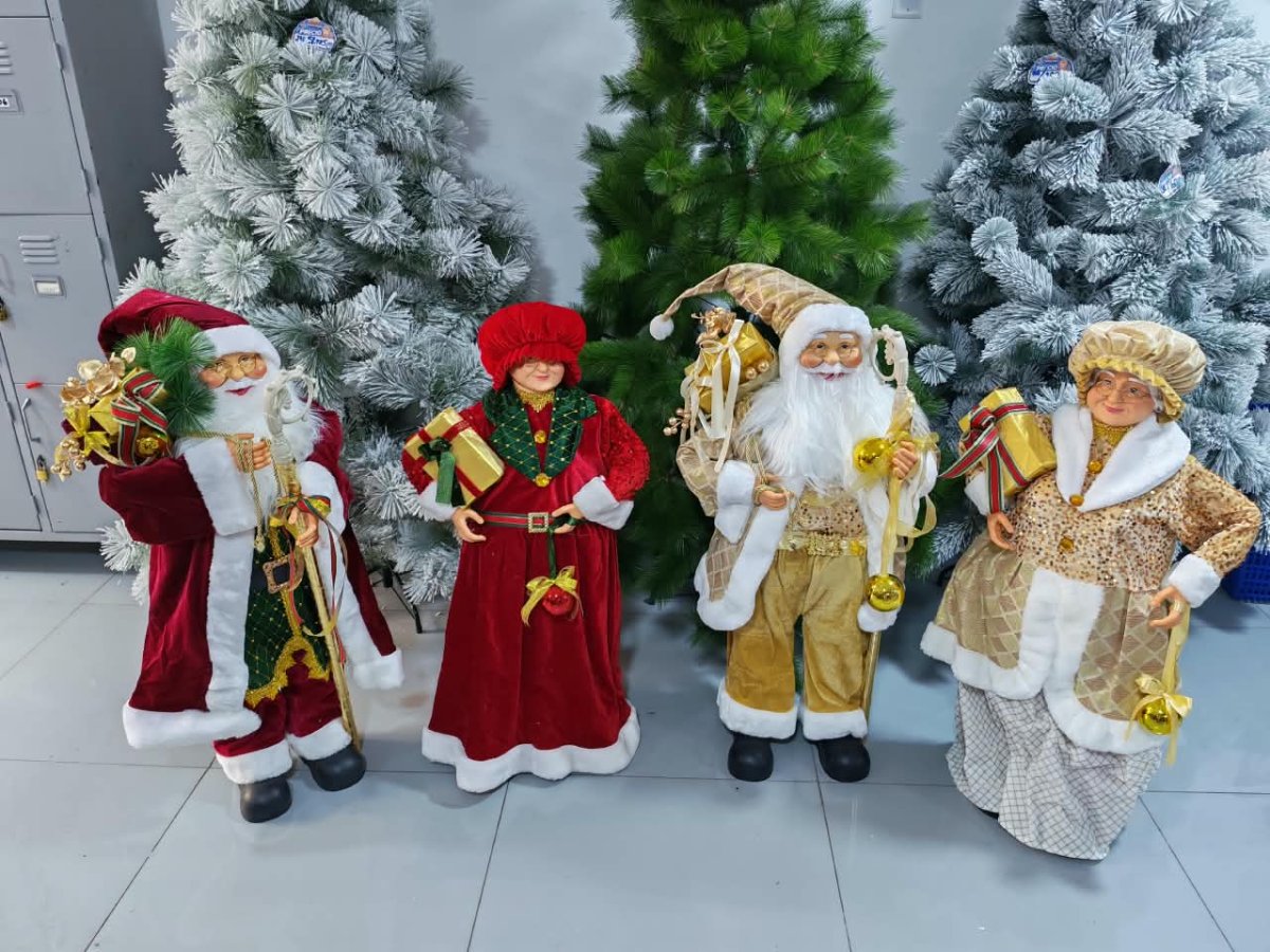 PAPA NOEL Y MAMANUELA/ ROJO Y DORADO 50cm x 90cm